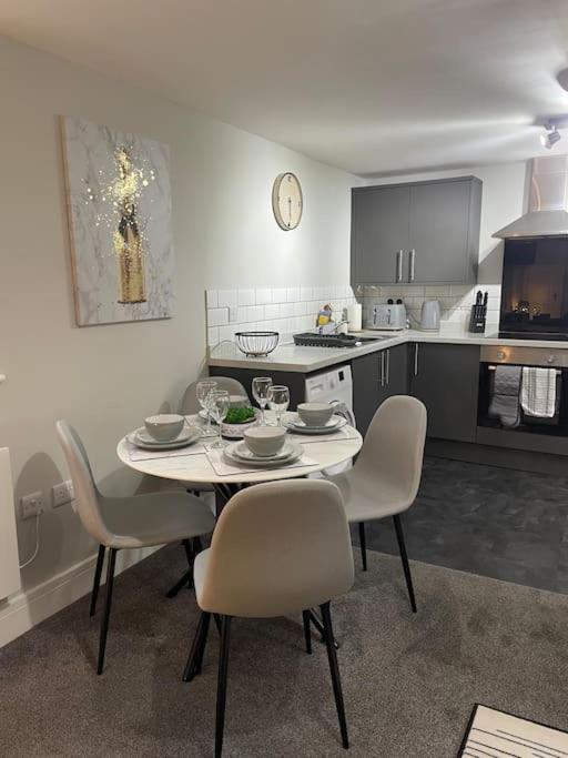 Cedar House - 2 Bed House With Free Parking In Town Centre! By Shortstays4U King's Lynn Eksteriør billede