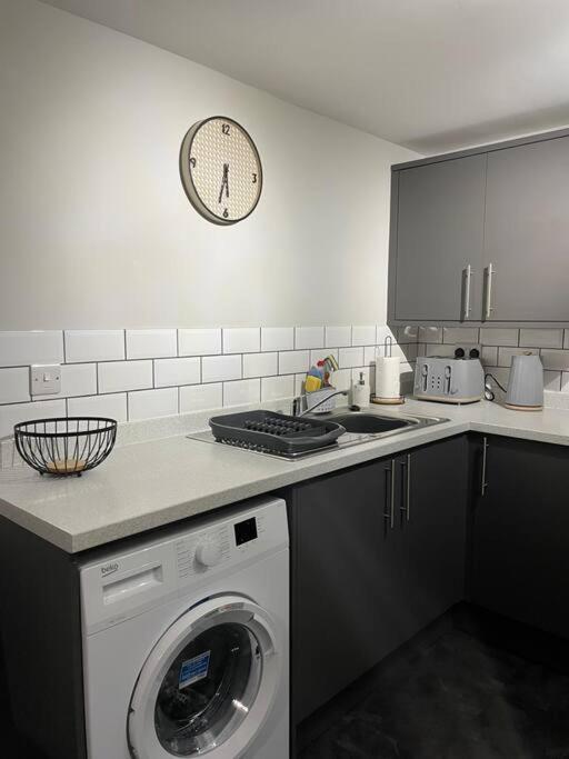 Cedar House - 2 Bed House With Free Parking In Town Centre! By Shortstays4U King's Lynn Eksteriør billede