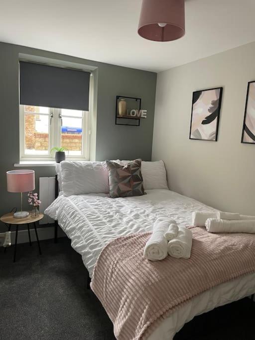 Cedar House - 2 Bed House With Free Parking In Town Centre! By Shortstays4U King's Lynn Eksteriør billede
