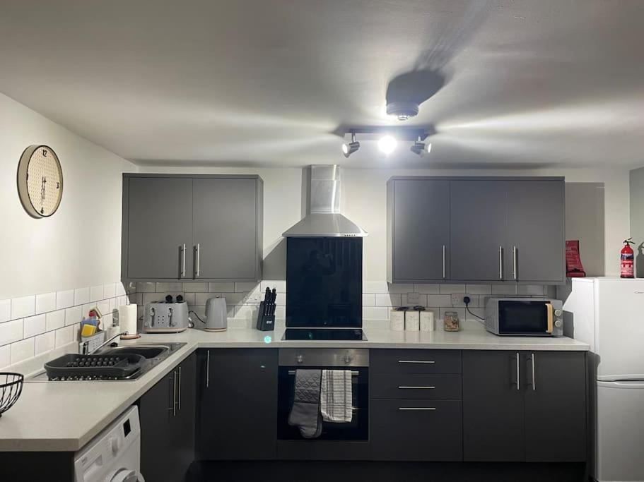 Cedar House - 2 Bed House With Free Parking In Town Centre! By Shortstays4U King's Lynn Eksteriør billede